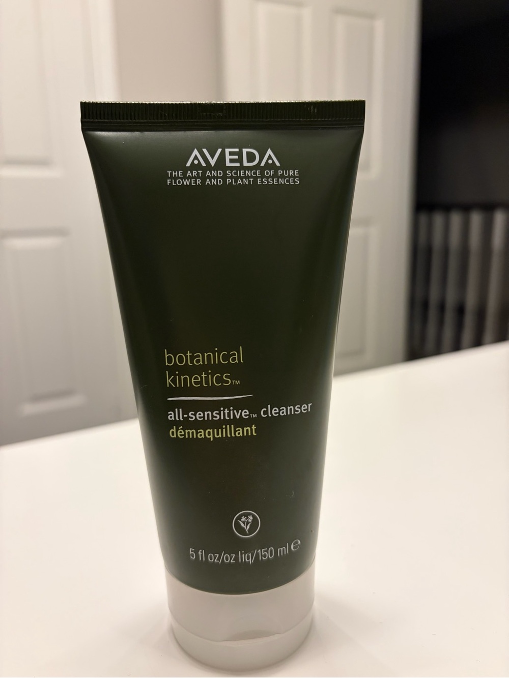 AVEDA Botanical Kinetics All-Sensitive Cleanser